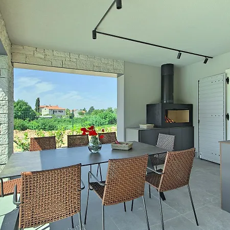 Beautiful Villa In Zminj With Swimming Pool Vila