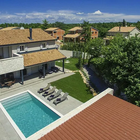 Beautiful Villa In Zminj With Swimming Pool Vila
